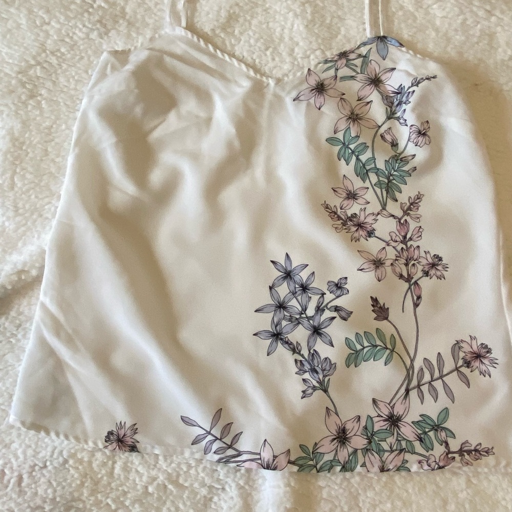 Vince Camuto, top cream size S printed flowers